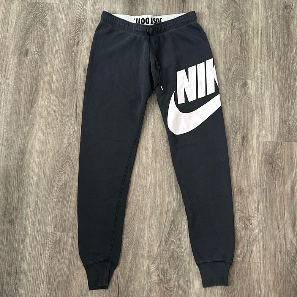 NIKE sweats size m in juniors